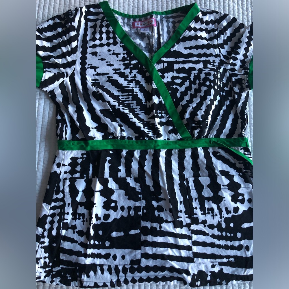 Koi Women’s Scrub Top.  Size Small.  Black and White with Green Accent Ties.